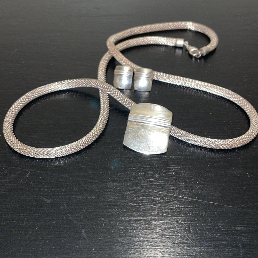 Silver Pendant on Mesh Necklace with matching earrings.‎